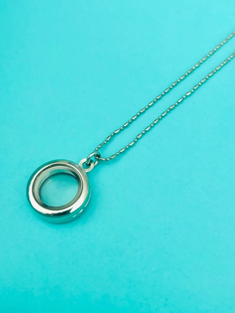 Silver Tone Floating Glass Magnetic Locket Pendant Necklace